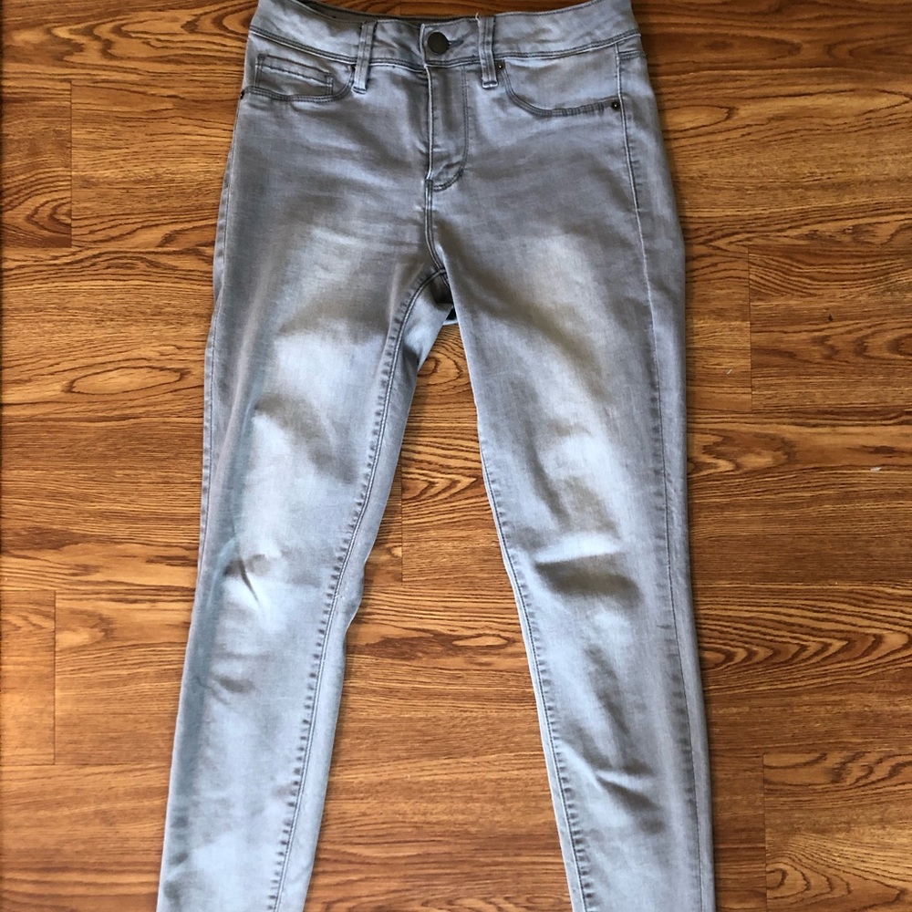 Light gray skinny jeans